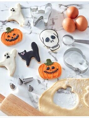 Chicago Metallic Bakware Halloween Cookie Cutters & Decorating Set